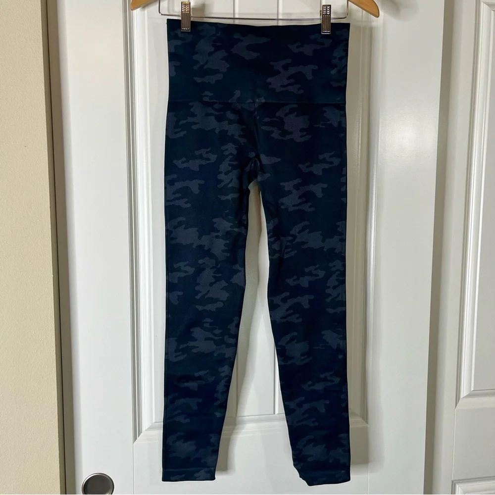Spanx Look At Me Now Seamless Black Camo Print Leggings Womens Size Large Casual